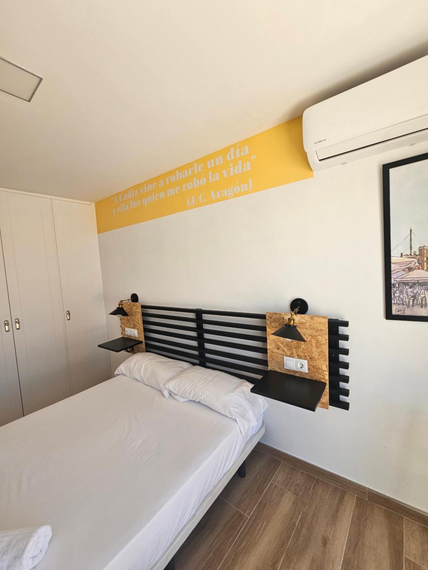 Apartamentos Plaza Santo Domingo Кадис Экстерьер фото